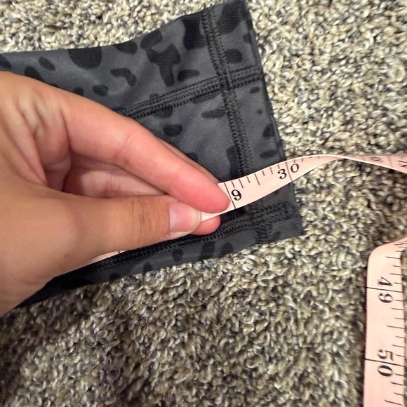 Lululemon Just Breathe Pant
Animal Swirl Deep Coal Light / Black size 6 EUC - Picture 5 of 5